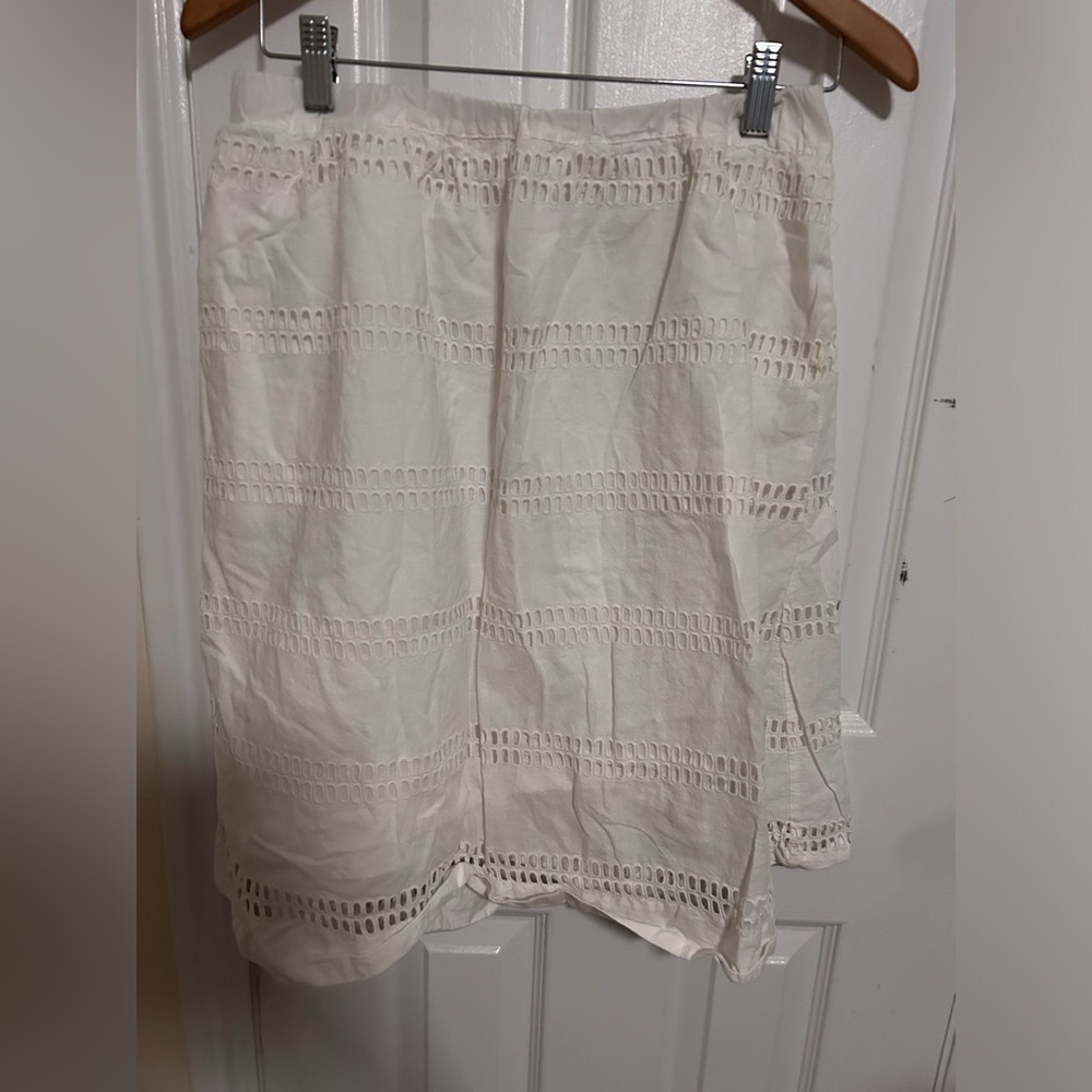De Collection Eyelet Skirt fits size small/medium